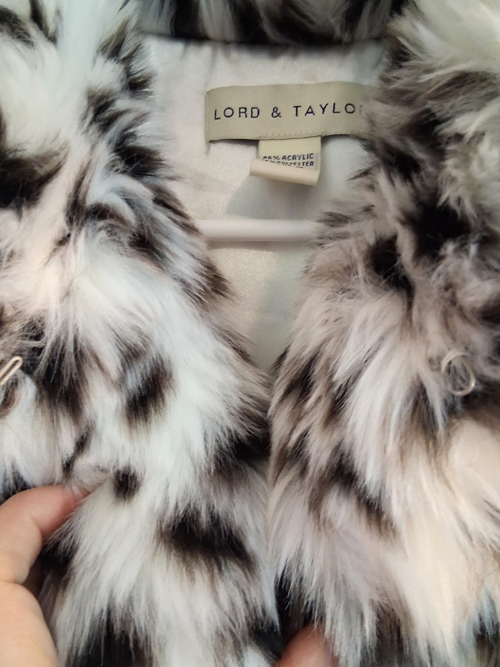 Lord & Taylor Womens' Faux Fur Leopard Print Vest - White & Black Size Small - Picture 2 of 5